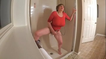 60-year-old mature whore masturbates shower