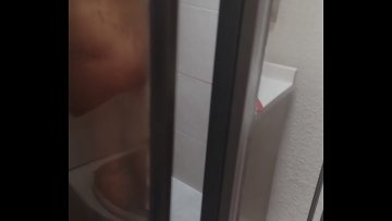 Shower play with surprise